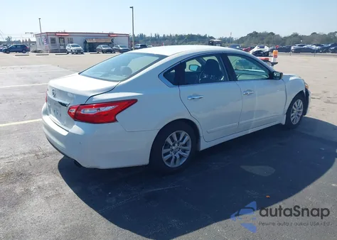 2017 Nissan Altima 2.5 S z USA, uszkodzony, nr VIN 1N4AL3AP8HC215893